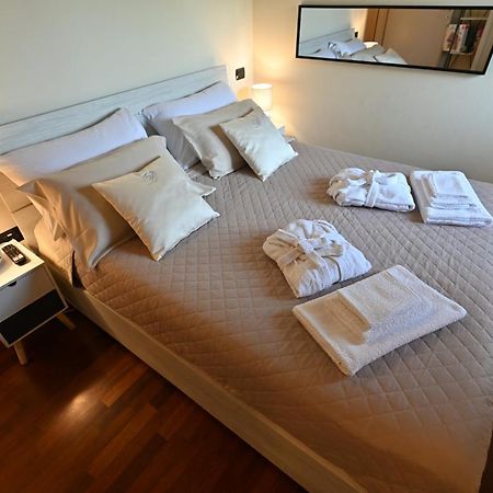 Aura Loving Home Con 4 Posti Letto, Cucina Completa, Terrazzo Ed Un Grande Parco Verde Serravalle d'Asti Luaran gambar