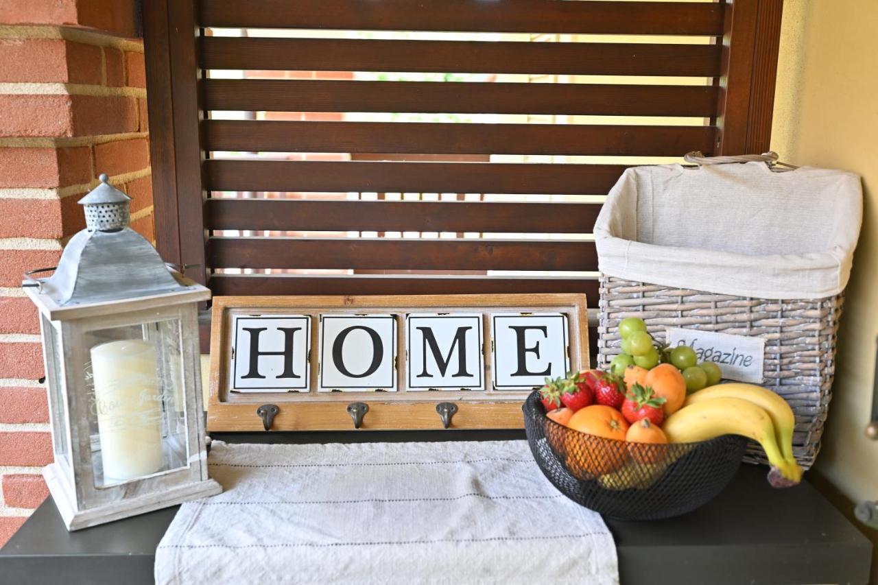 Aura Loving Home Con 4 Posti Letto, Cucina Completa, Terrazzo Ed Un Grande Parco Verde Serravalle d'Asti Luaran gambar