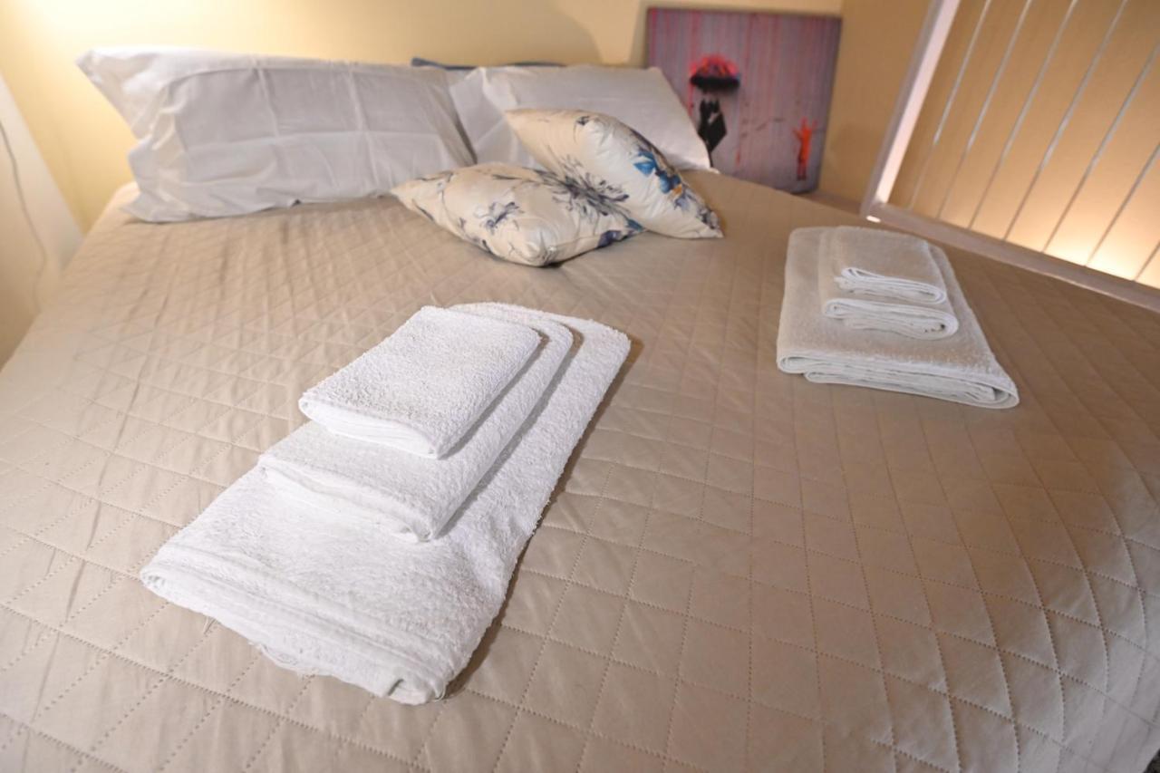 Aura Loving Home Con 4 Posti Letto, Cucina Completa, Terrazzo Ed Un Grande Parco Verde Serravalle d'Asti Luaran gambar
