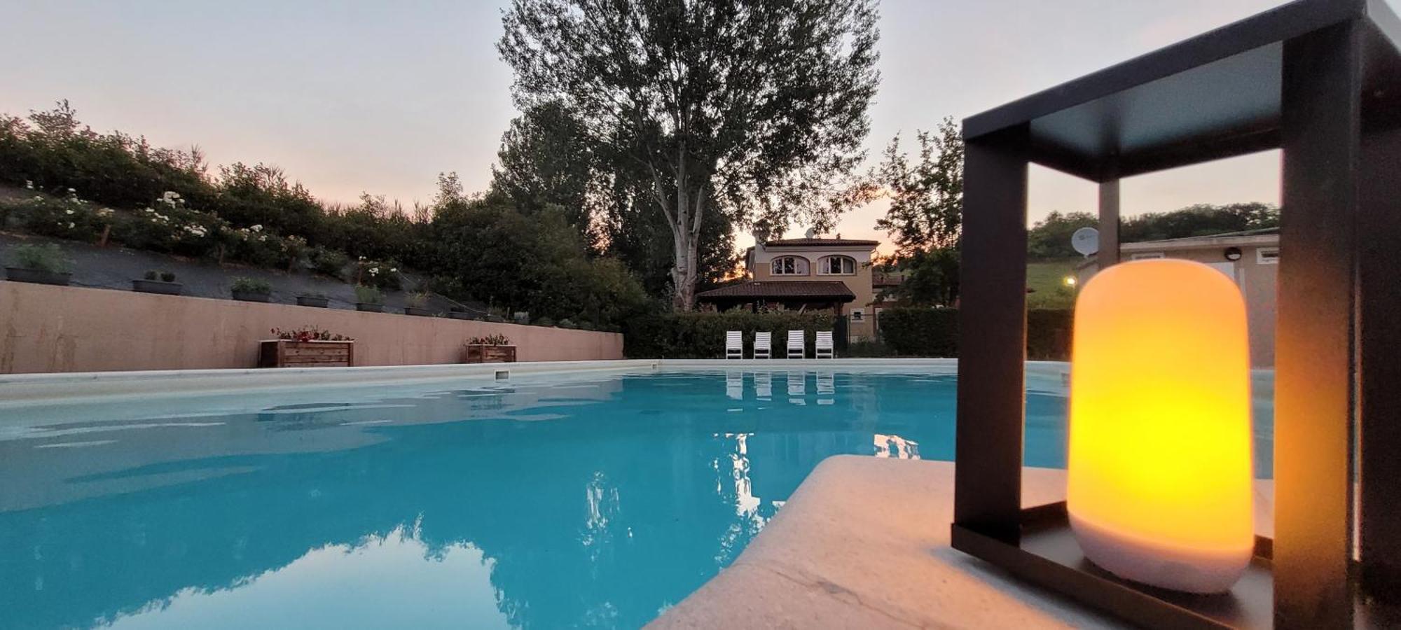 Aura Loving Home Con 4 Posti Letto, Cucina Completa, Terrazzo Ed Un Grande Parco Verde Serravalle d'Asti Luaran gambar