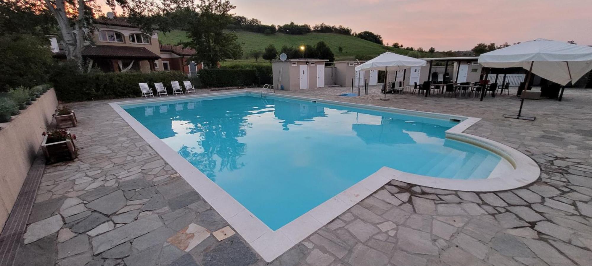 Aura Loving Home Con 4 Posti Letto, Cucina Completa, Terrazzo Ed Un Grande Parco Verde Serravalle d'Asti Luaran gambar