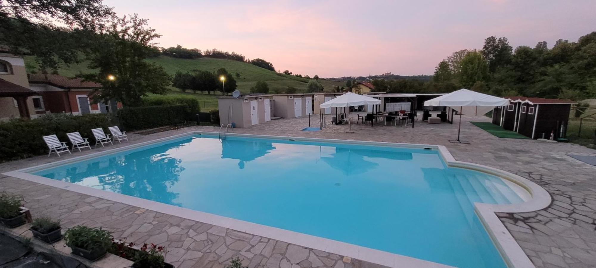 Aura Loving Home Con 4 Posti Letto, Cucina Completa, Terrazzo Ed Un Grande Parco Verde Serravalle d'Asti Luaran gambar
