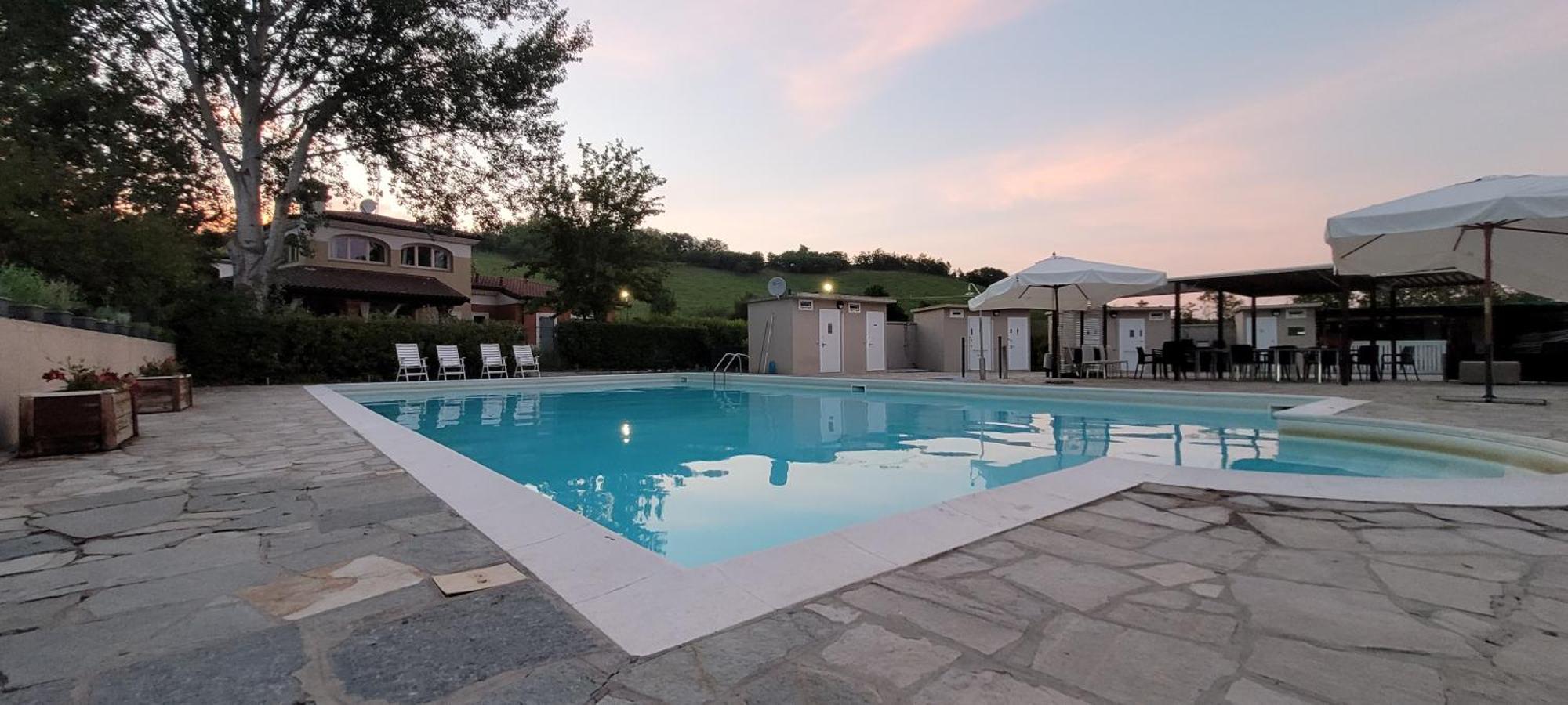 Aura Loving Home Con 4 Posti Letto, Cucina Completa, Terrazzo Ed Un Grande Parco Verde Serravalle d'Asti Luaran gambar