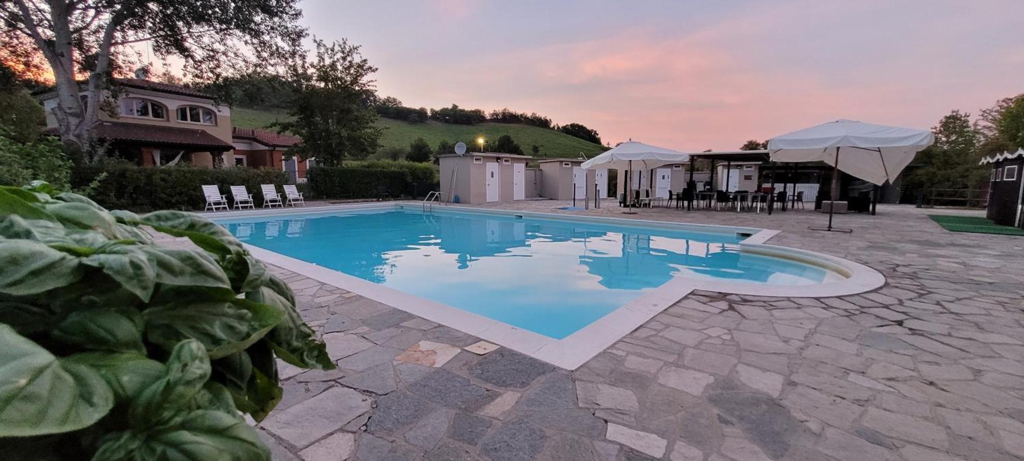 Aura Loving Home Con 4 Posti Letto, Cucina Completa, Terrazzo Ed Un Grande Parco Verde Serravalle d'Asti Luaran gambar