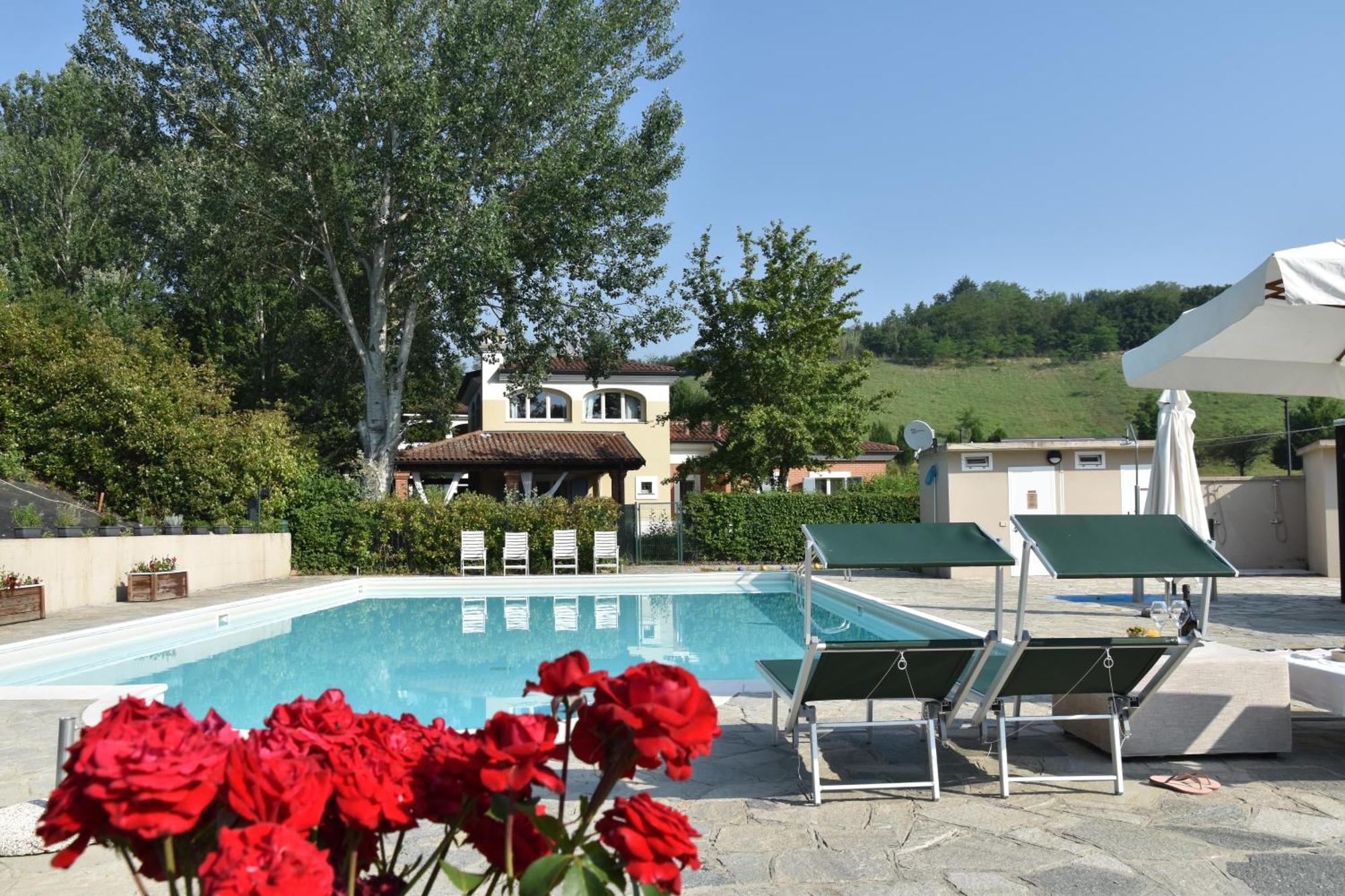 Aura Loving Home Con 4 Posti Letto, Cucina Completa, Terrazzo Ed Un Grande Parco Verde Serravalle d'Asti Luaran gambar